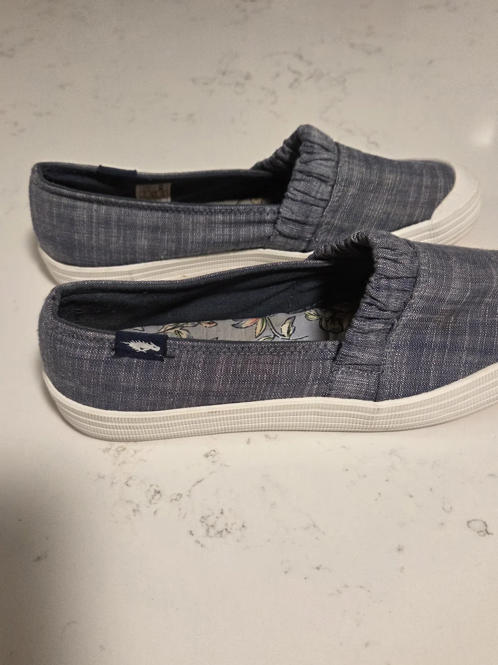 Rocket Dog Blue Chambray Slip-On Sneaker. Size 6